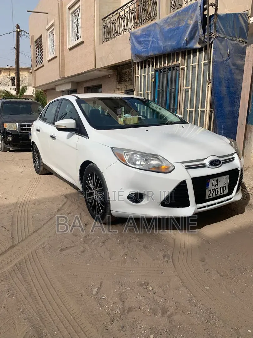 Ford Focus 2012 Blanc