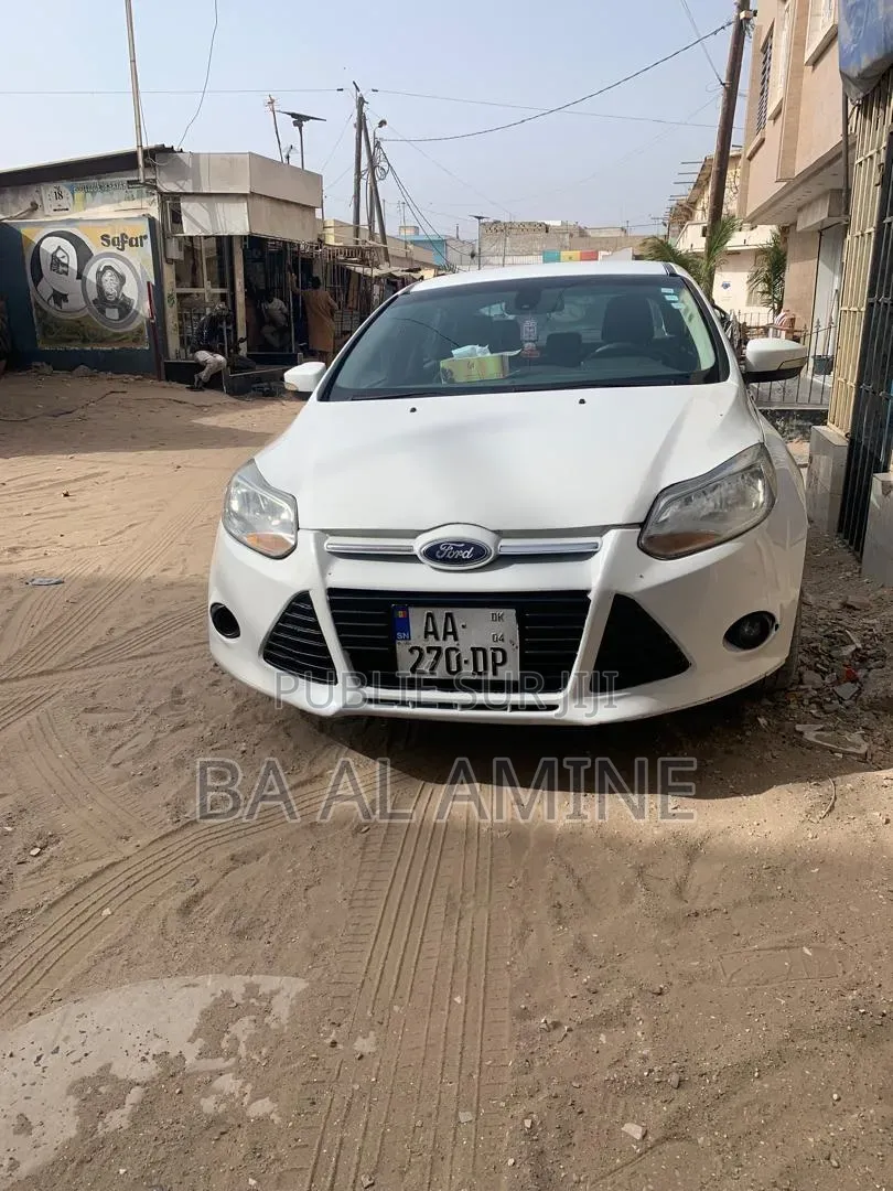 Ford Focus 2012 Blanc