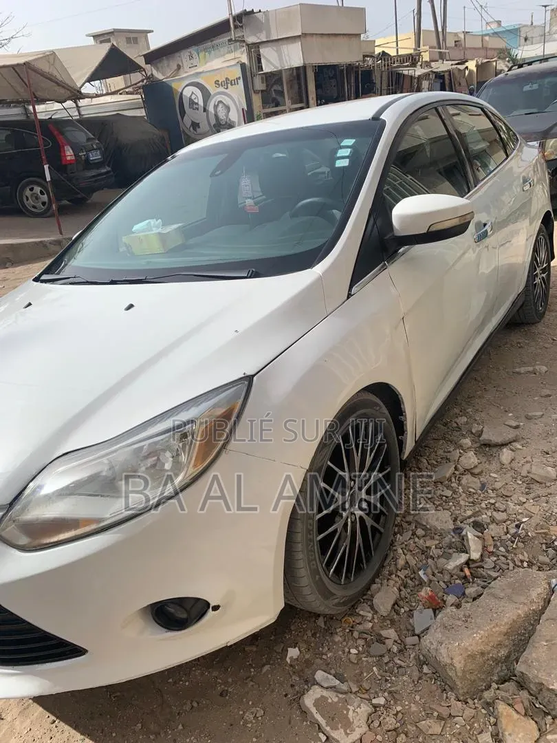Ford Focus 2012 Blanc