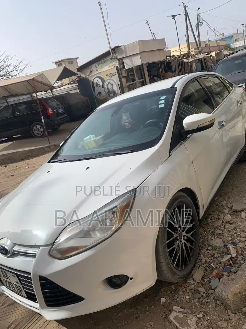 Ford Focus 2012 Blanc