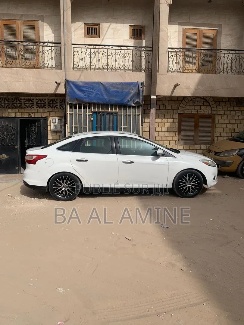 Ford Focus 2012 Blanc