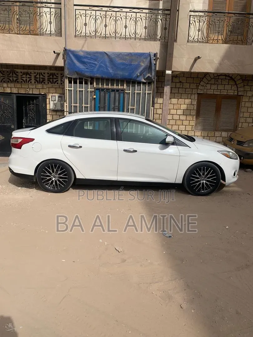 Ford Focus 2012 Blanc