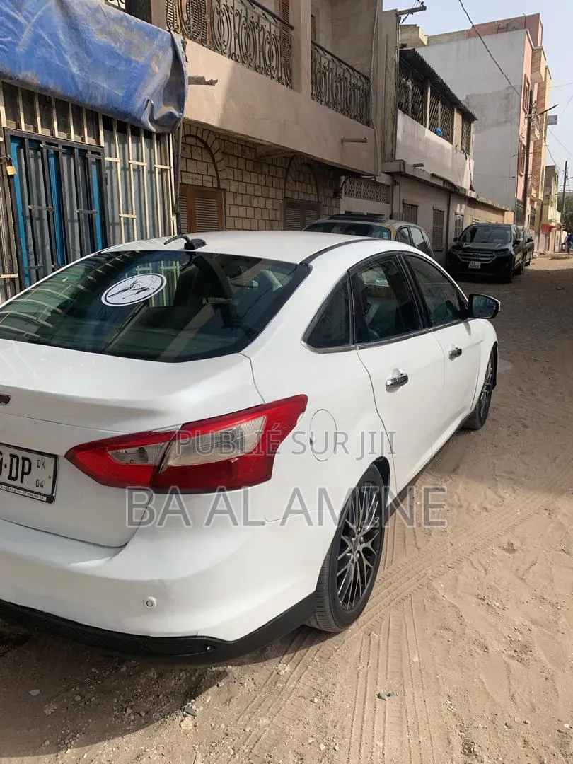 Ford Focus 2012 Blanc