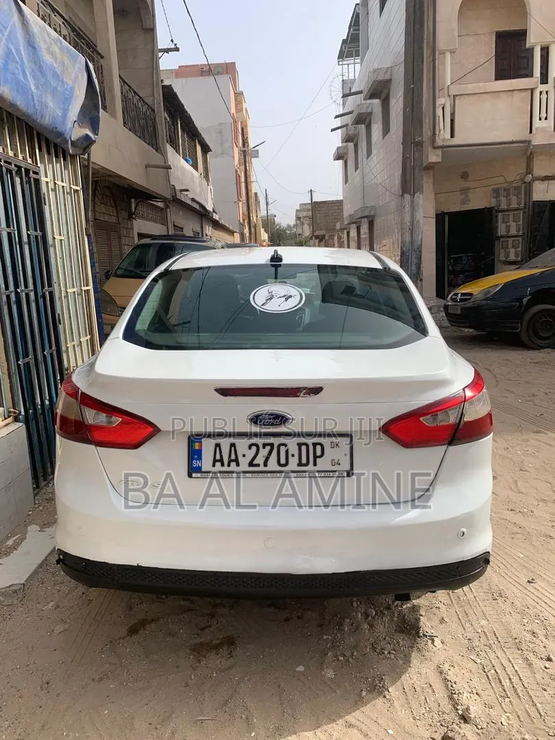 Ford Focus 2012 Blanc