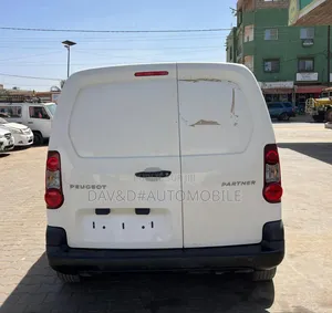 Peugeot Partenaire 2017 Blanc