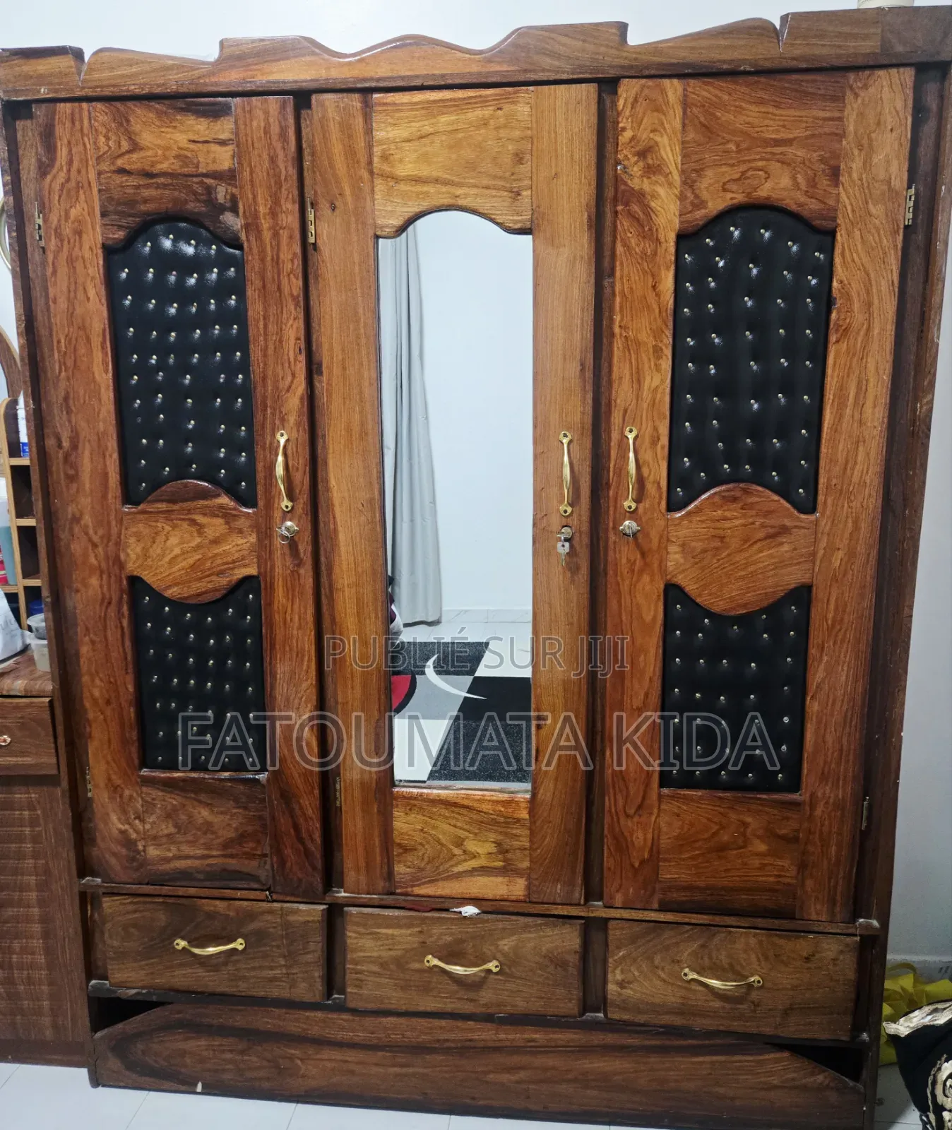 Armoire Capitonnée 3 Battants À Vendre