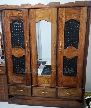 Armoire Capitonnée 3 Battants À Vendre