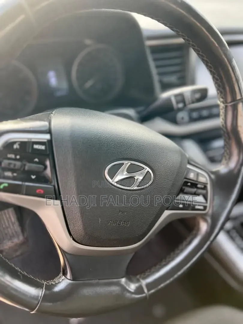 Hyundai Elantra 2018 Gris