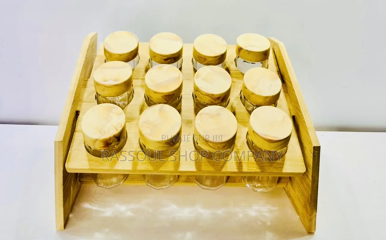 Pot Epice 12 Pièces Avec Support en Bois Prix:5000f Contact