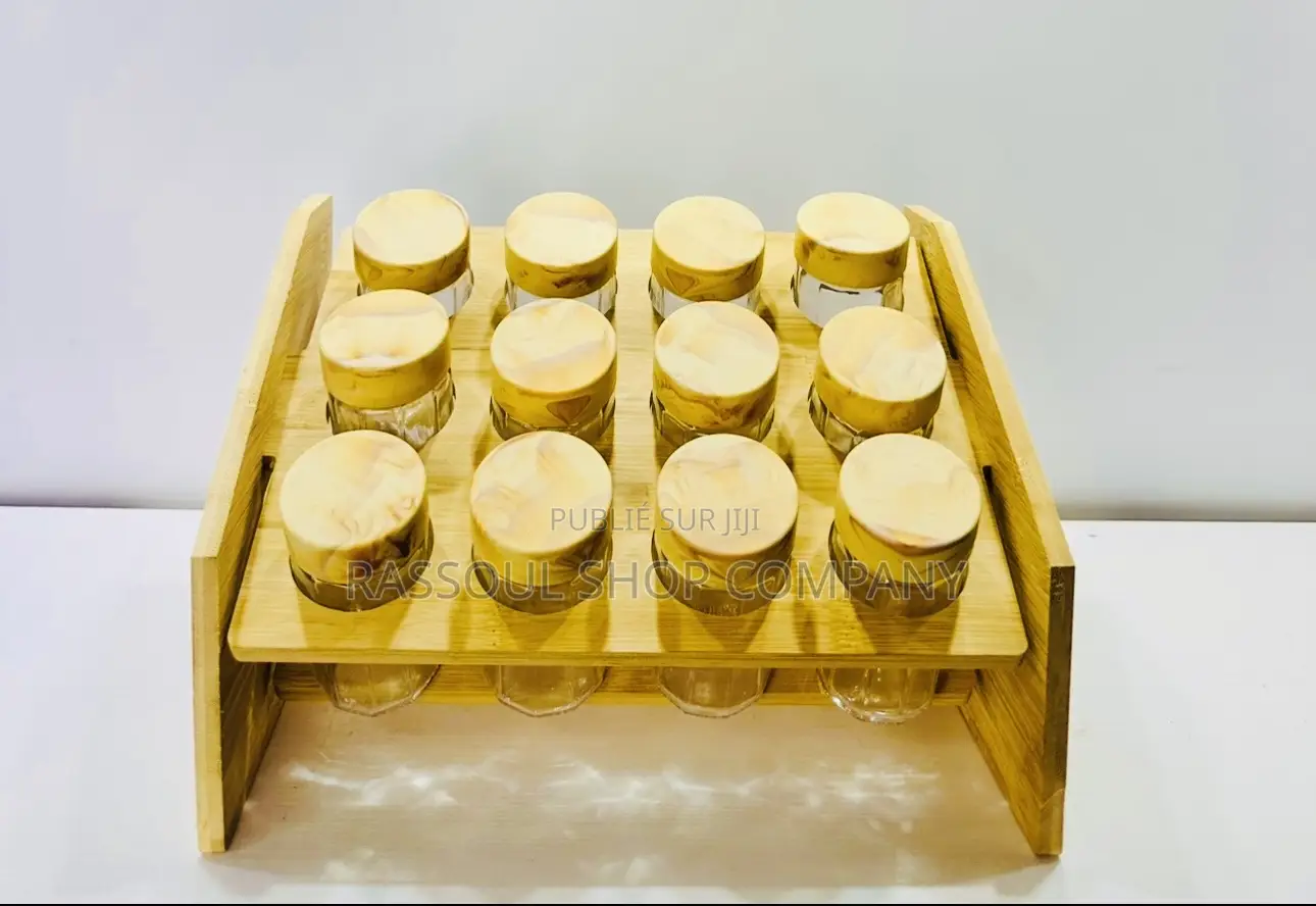 Pot Epice 12 Pièces Avec Support en Bois Prix:5000f Contact