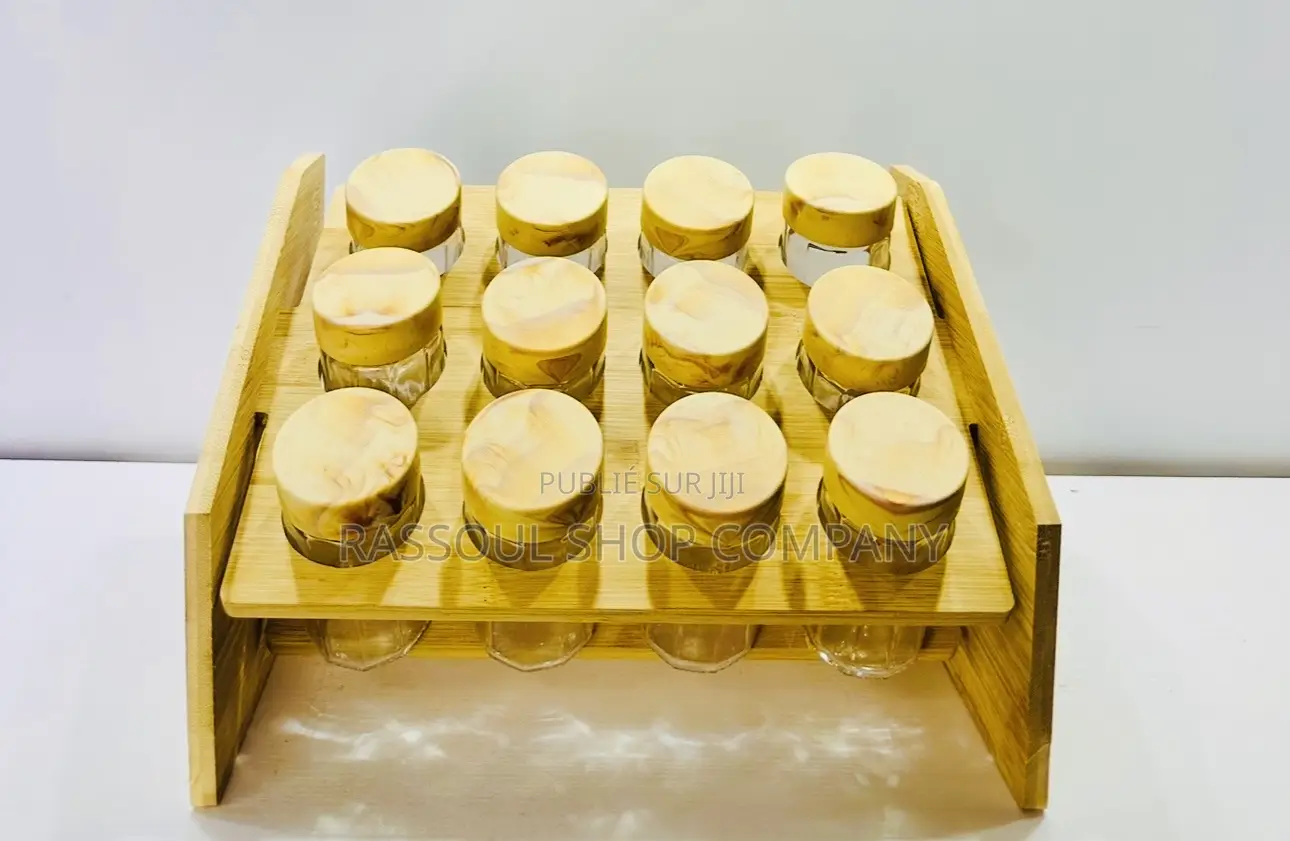 Pot Epice 12 Pièces Avec Support en Bois Prix:5000f Contact