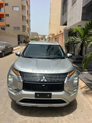 Mitsubishi Outlander 2022 Gris