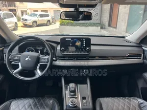 Mitsubishi Outlander 2022 Gris