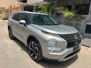 Mitsubishi Outlander 2022 Gris