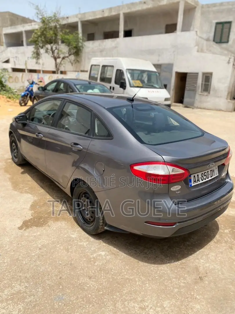 Ford Fiesta SE 4dr Sedan (1.6L 4cyl 5M) 2014 Gris
