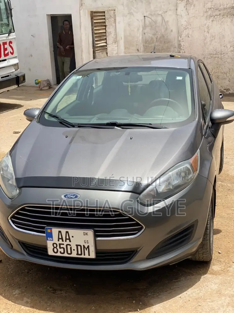 Ford Fiesta SE 4dr Sedan (1.6L 4cyl 5M) 2014 Gris