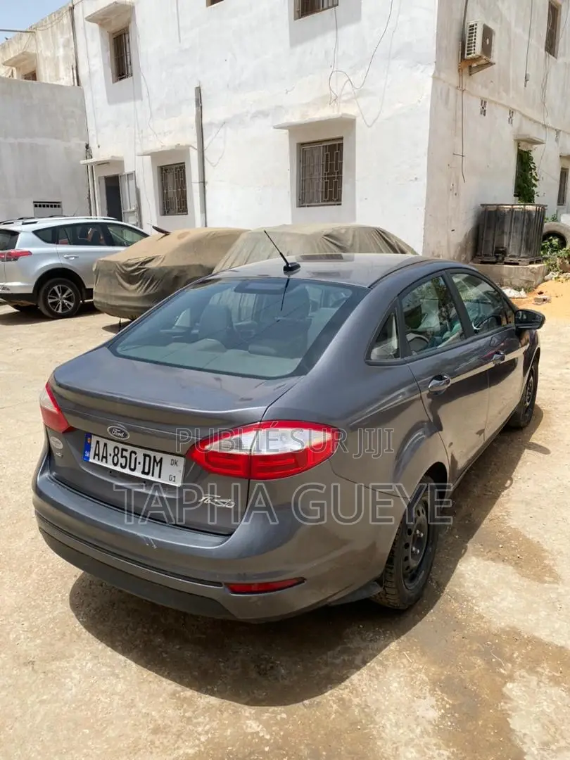 Ford Fiesta SE 4dr Sedan (1.6L 4cyl 5M) 2014 Gris