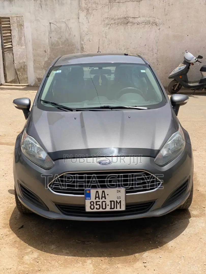 Ford Fiesta SE 4dr Sedan (1.6L 4cyl 5M) 2014 Gris