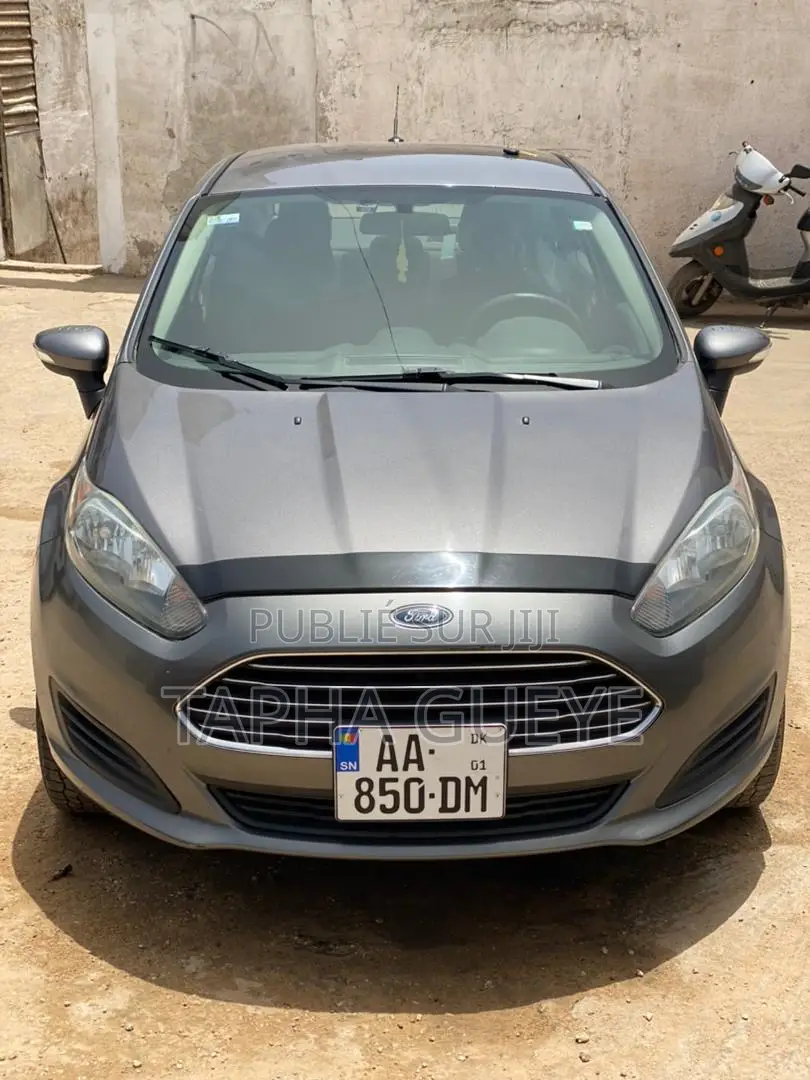 Ford Fiesta SE 4dr Sedan (1.6L 4cyl 5M) 2014 Gris