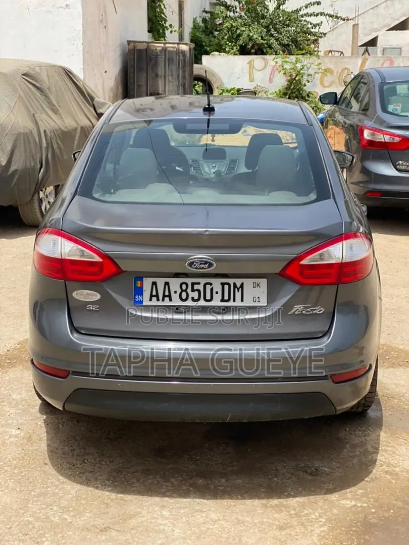 Ford Fiesta SE 4dr Sedan (1.6L 4cyl 5M) 2014 Gris