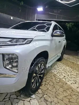 Mitsubishi Montero Sport 2023 Blanc