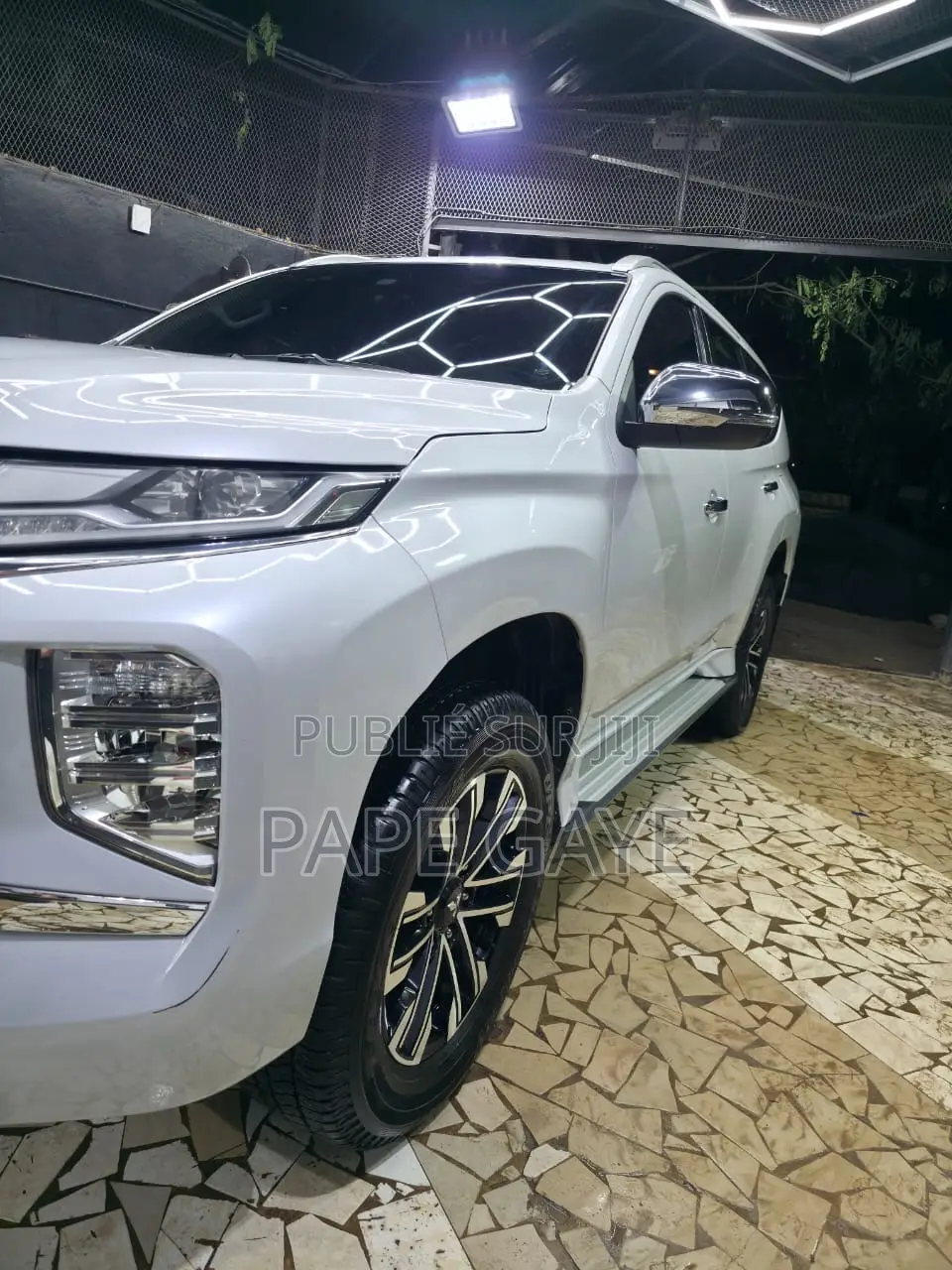 Mitsubishi Montero Sport 2023 Blanc