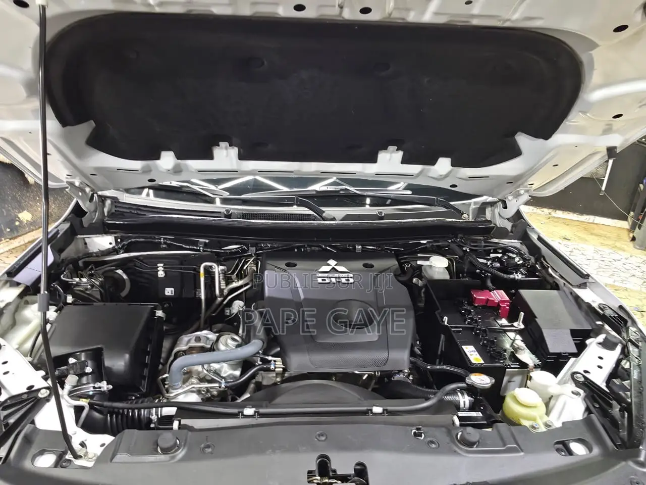Mitsubishi Montero Sport 2023 Blanc
