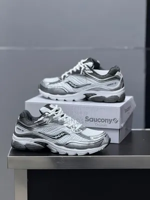 Saucony Omni 9 Couleur Noir Et Blanc Disponible