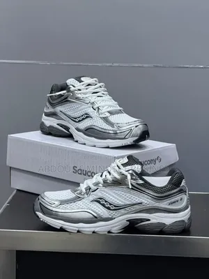 Saucony Omni 9 Couleur Noir Et Blanc Disponible