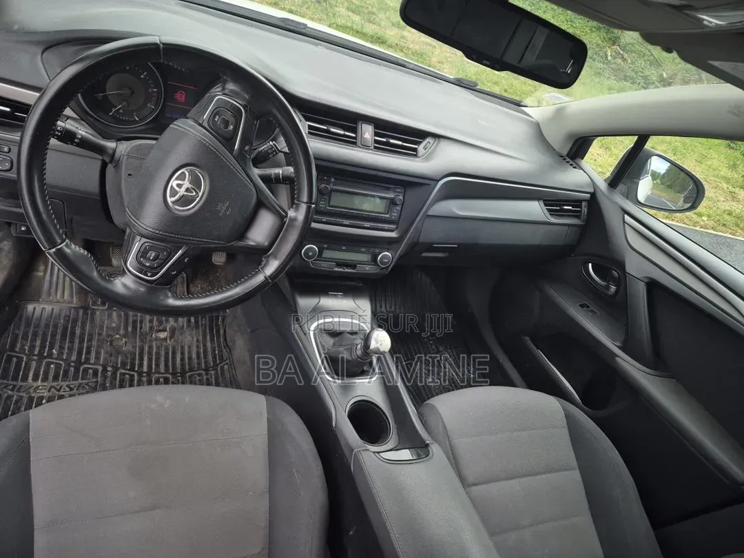 Toyota Avensis 2017 Blanc