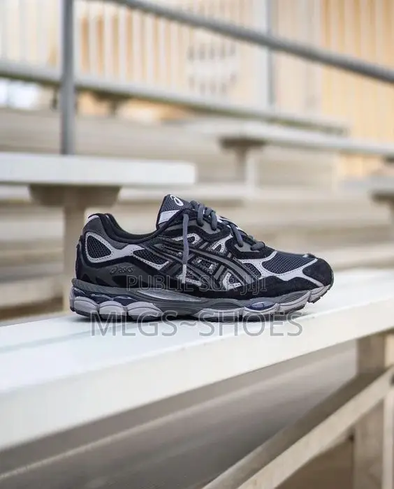 Asics Noir