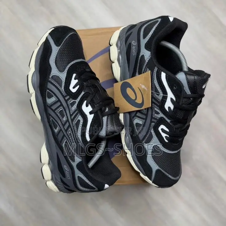 Asics Noir