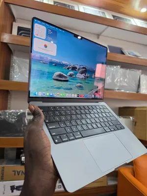 Nouveau Apple MacBook Pro 2023 M2 16GB Apple M2 SSD 512GB