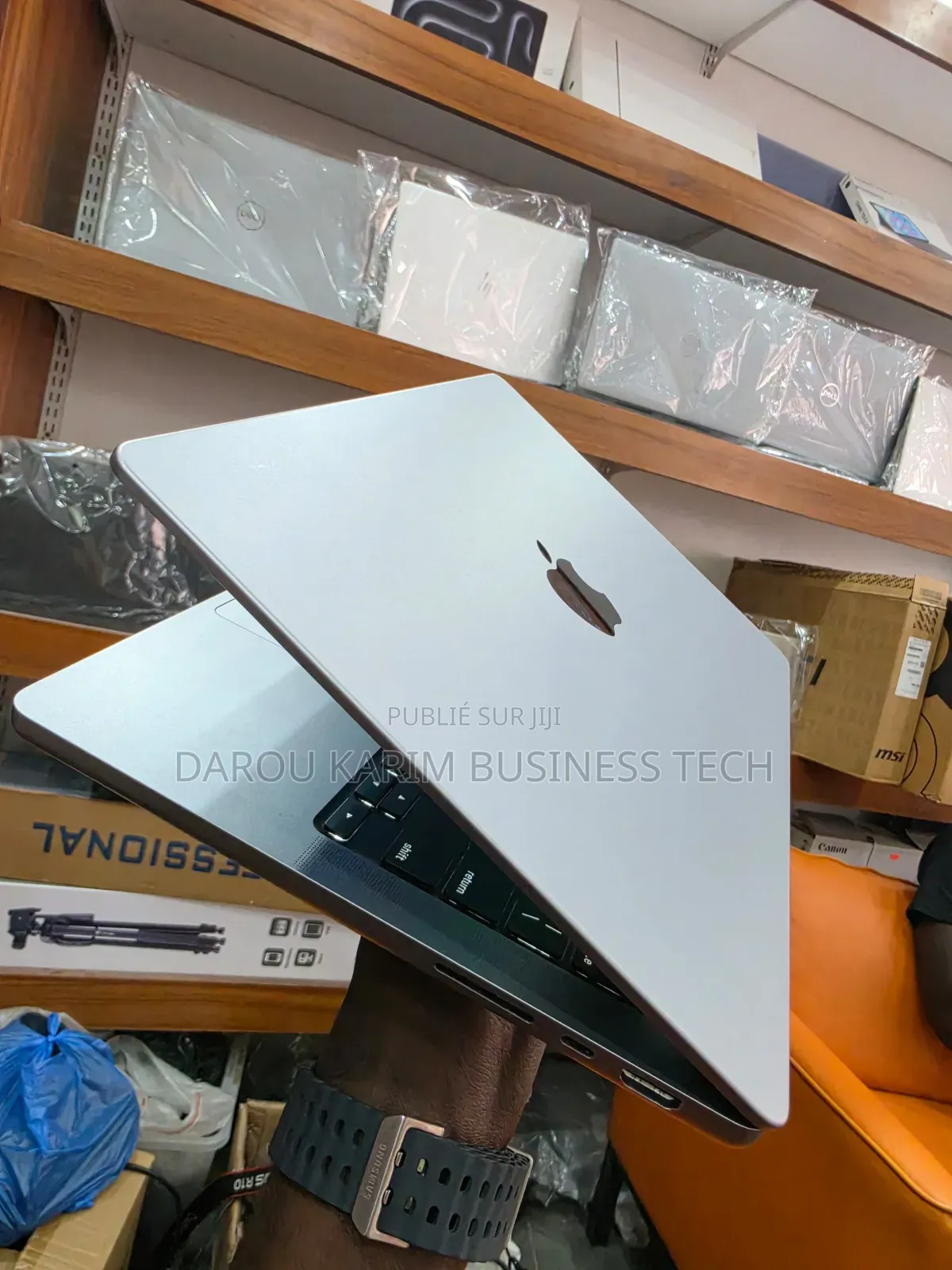 Nouveau Apple MacBook Pro 2023 M2 16GB Apple M2 SSD 512GB