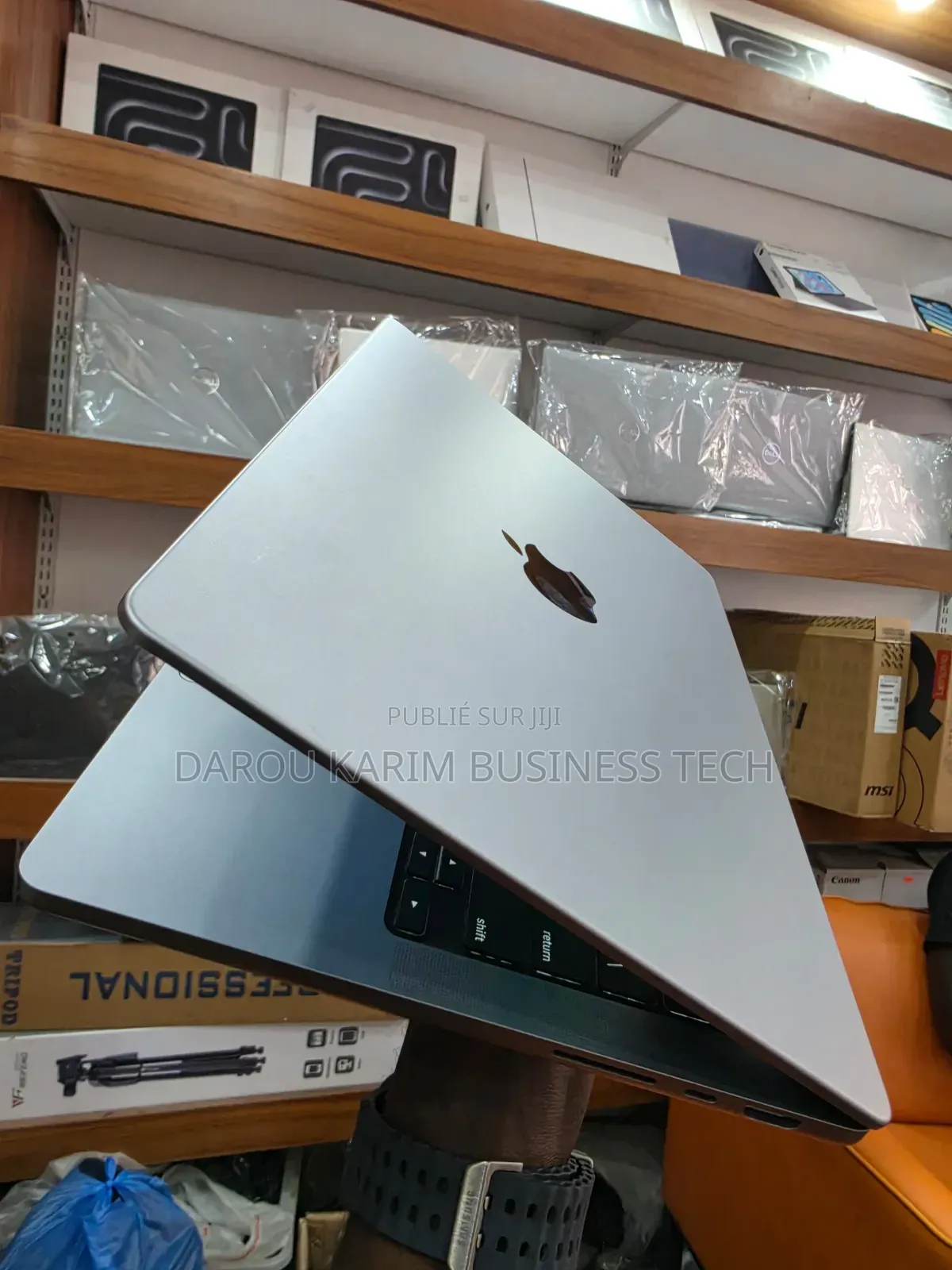 Nouveau Apple MacBook Pro 2023 M2 16GB Apple M2 SSD 512GB