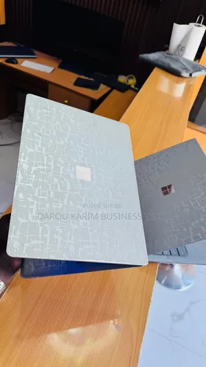 Nouveau Microsoft Surface Laptop 2 8GB Intel Core i5 SSD 256GB