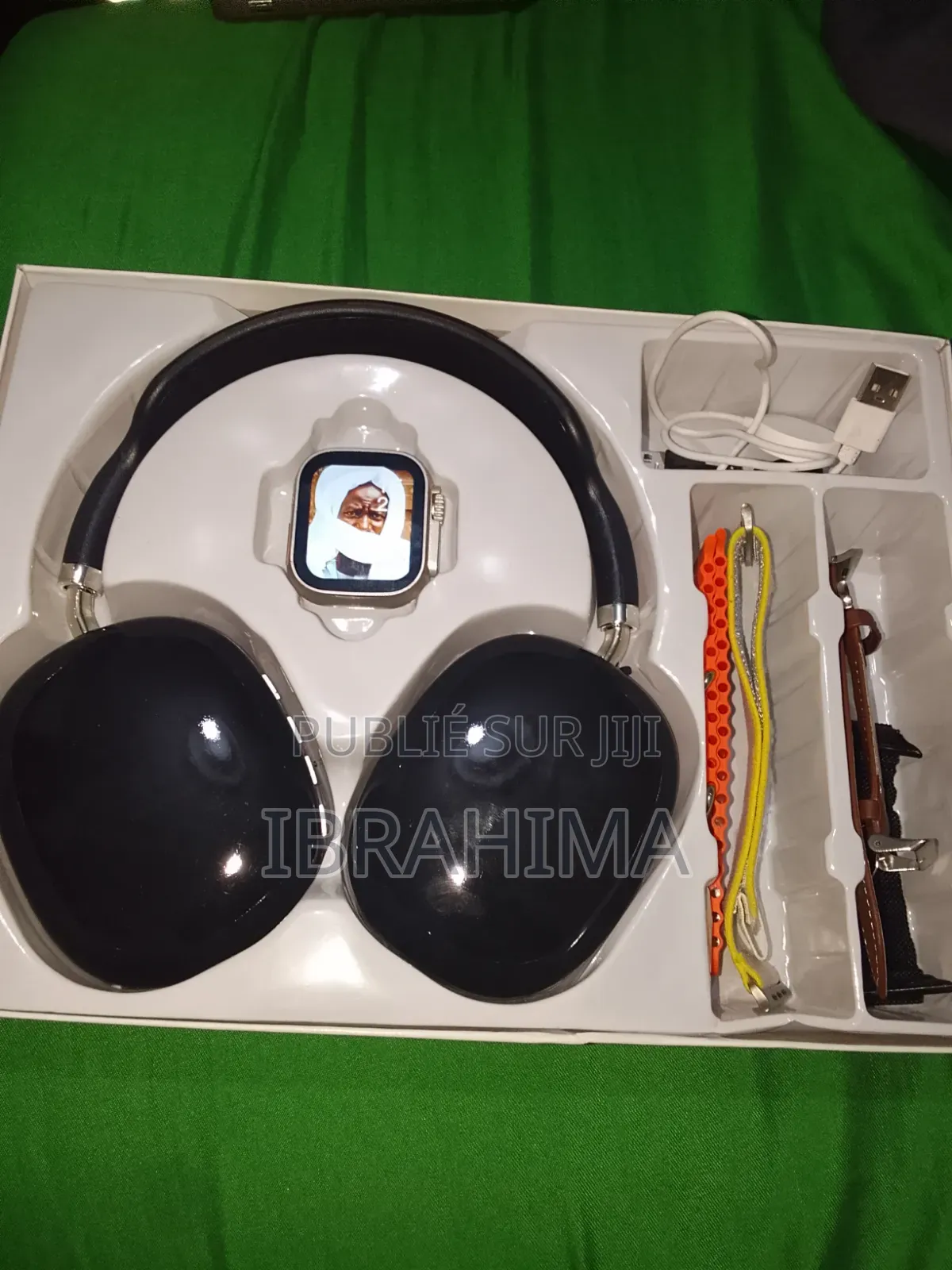 Montre Connectée Avec 4 Bracelet Et Casque Bluetooth