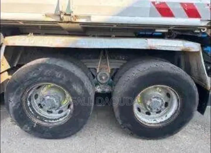 Opportunités Camion Benne Grue Venant Kerax 430 Dxi Automatique 16 Ton