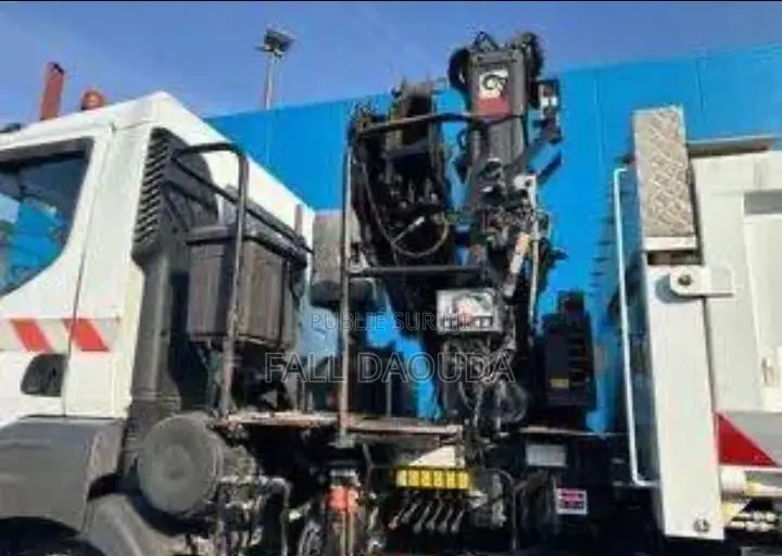 Opportunités Camion Benne Grue Venant Kerax 430 Dxi Automatique 16 Ton