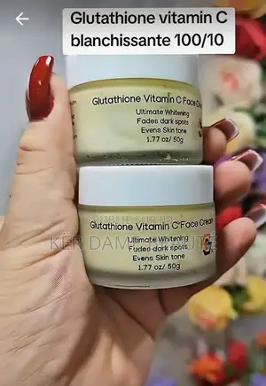 Crème De Visage Blanchissante À Base De Glutathion Et De Vitamine C