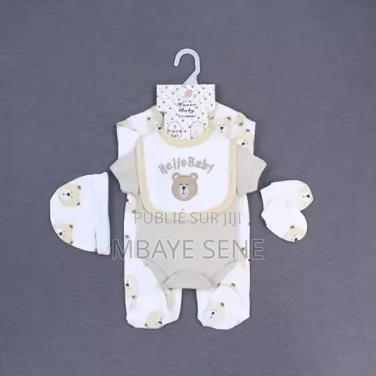 Ensemble Bébé 5 Pièces Confortable Et Élégant