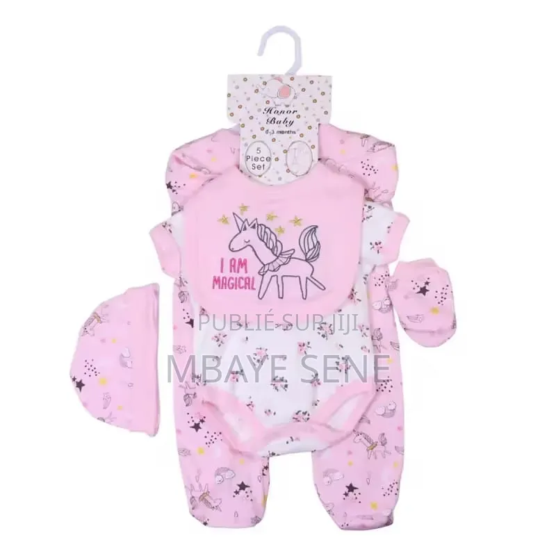 Ensemble Bébé 5 Pièces Confortable Et Élégant