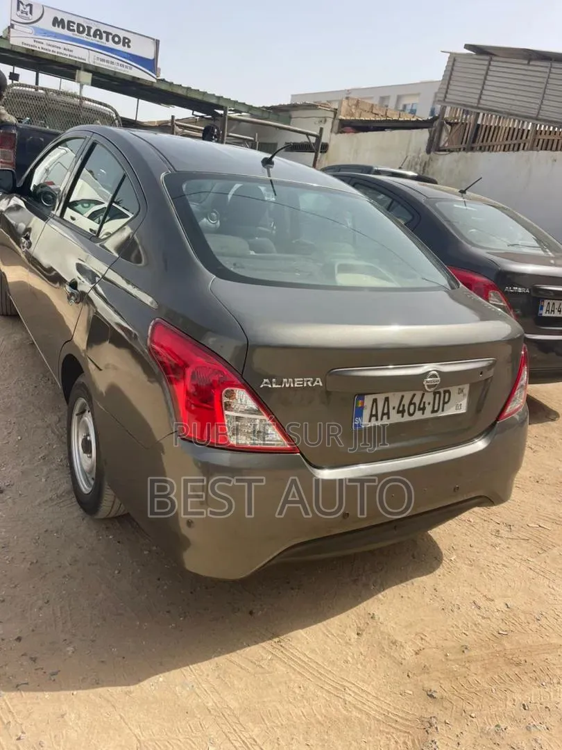 Nissan Almera 2019 Gris
