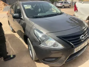 Nissan Almera 2019 Gris