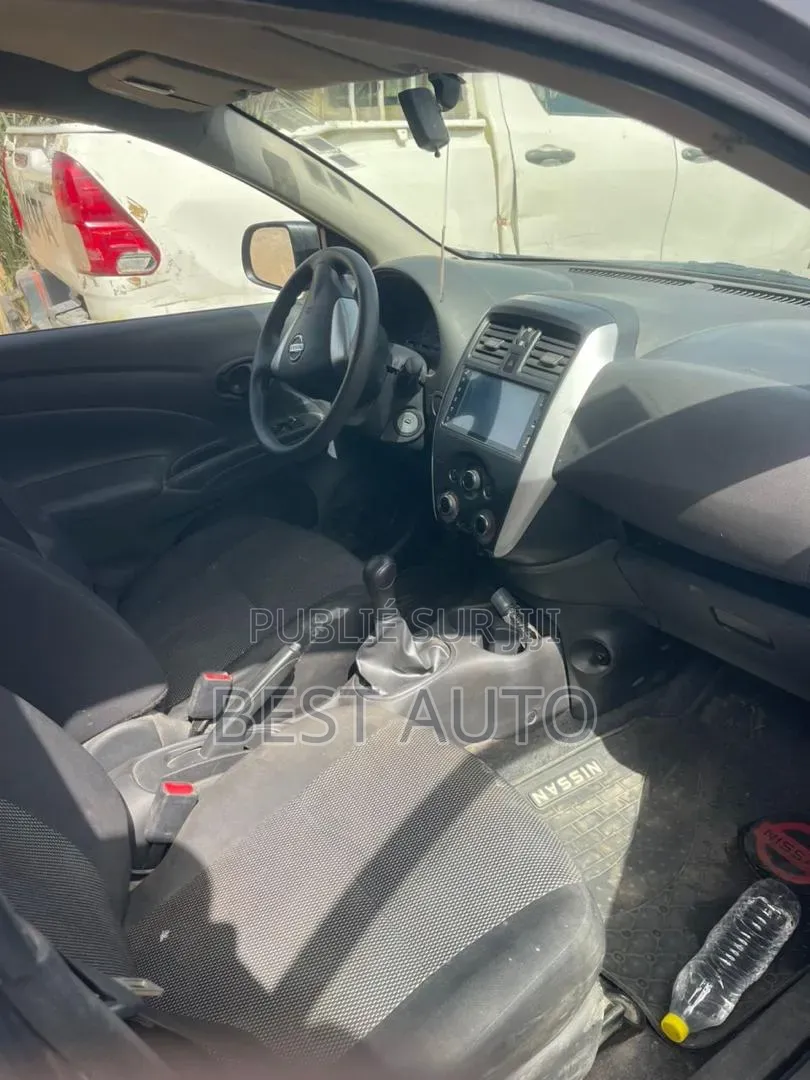 Nissan Almera 2019 Gris
