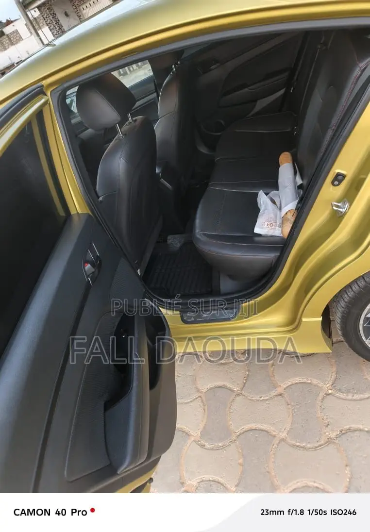Hyundai Elantra 2018 Jaune