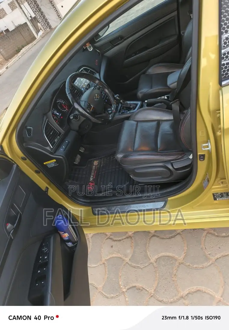 Hyundai Elantra 2018 Jaune