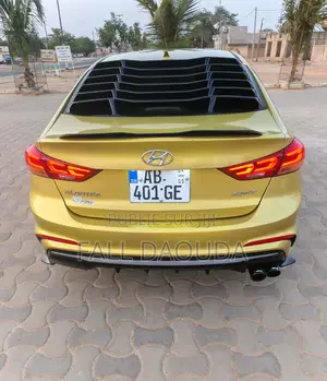 Hyundai Elantra 2018 Jaune