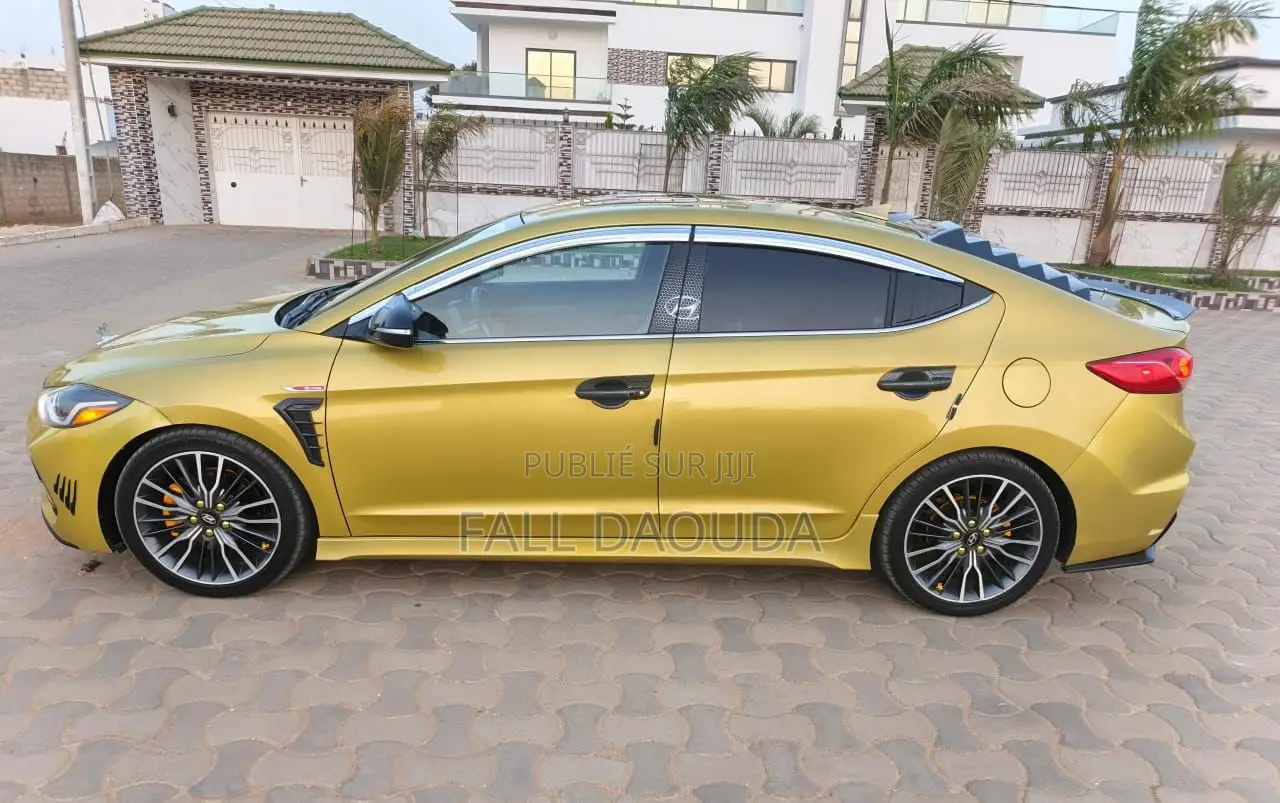 Hyundai Elantra 2018 Jaune