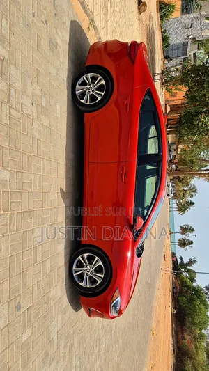 Hyundai Elantra Limited Sedan FWD (2.0L 4cyl 6A) 2017 Orange